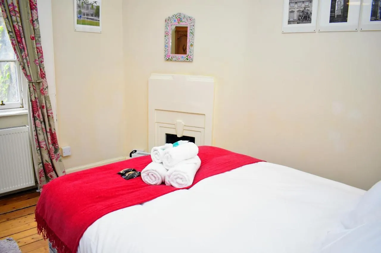 Castle Wynd - Historic Edinburgh Castle Views Central Apartment