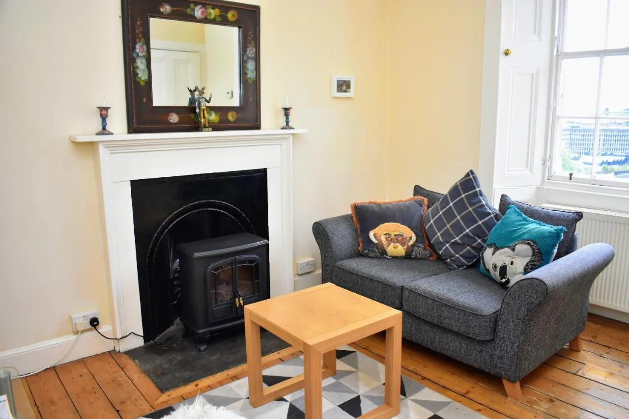 Castle Wynd - Historic Edinburgh Castle Views Central Apartment